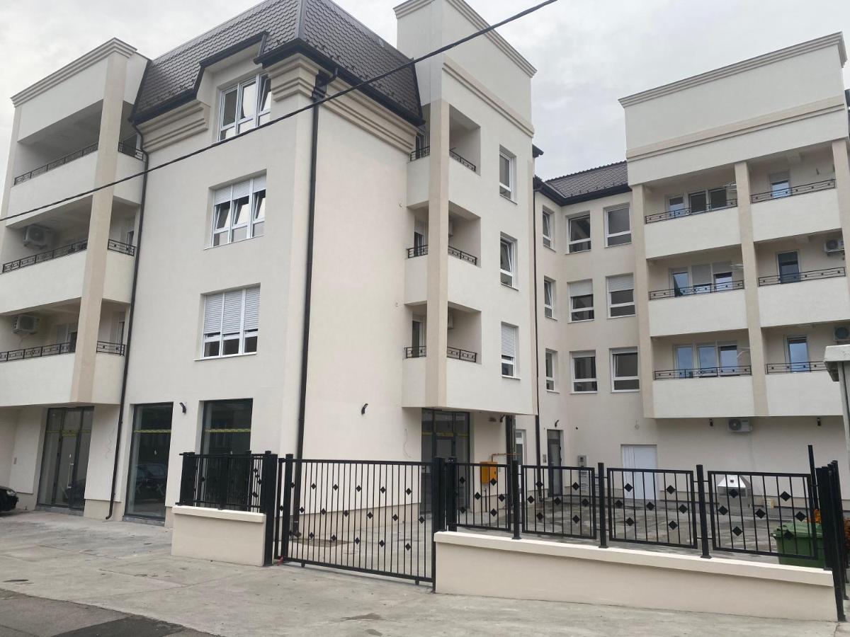 Apartman Mdb Lux ซูโบติกา ภายนอก รูปภาพ
