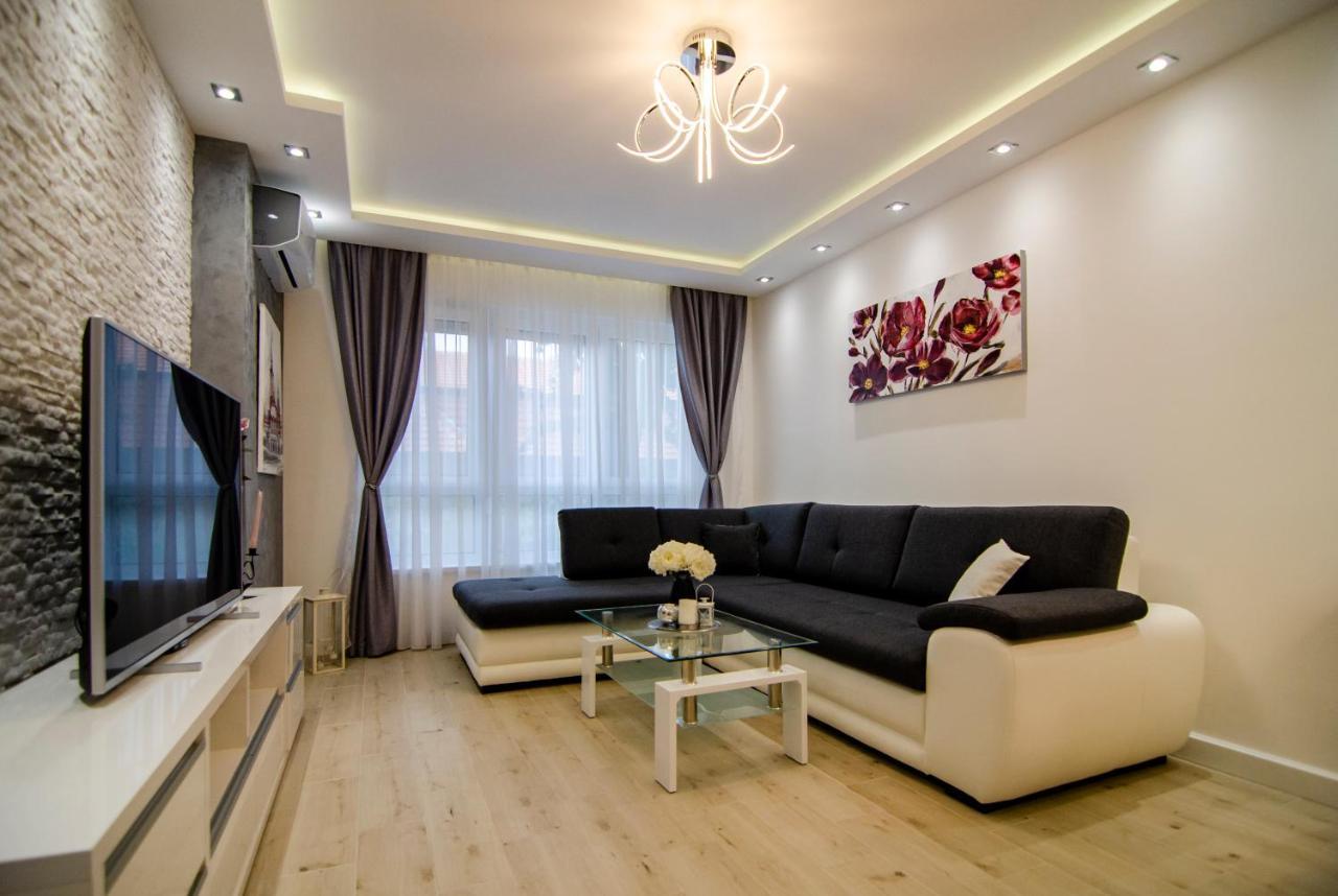 Apartman Mdb Lux ซูโบติกา ภายนอก รูปภาพ