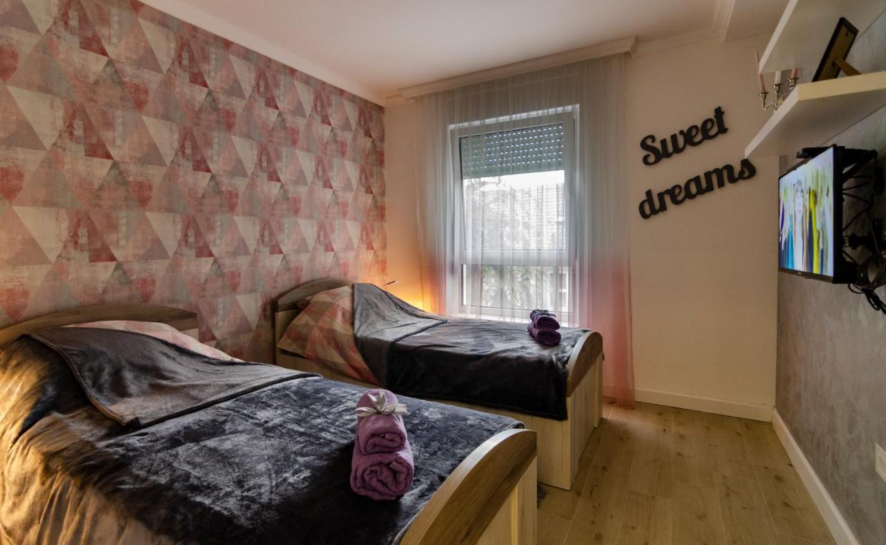 Apartman Mdb Lux ซูโบติกา ภายนอก รูปภาพ
