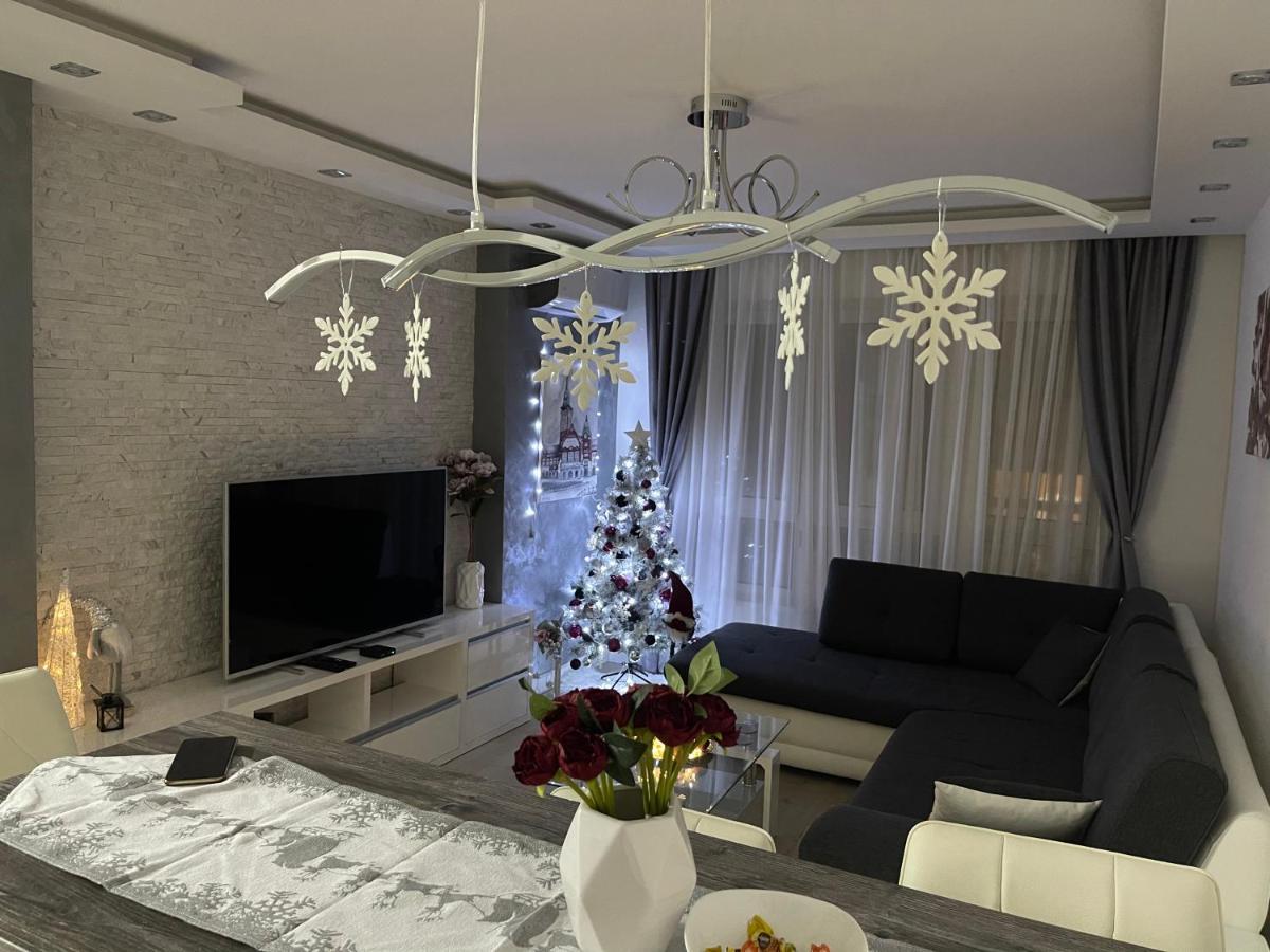 Apartman Mdb Lux ซูโบติกา ภายนอก รูปภาพ